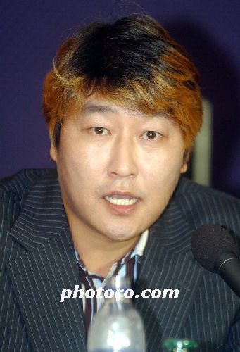 취지문 낭독하는 송강호