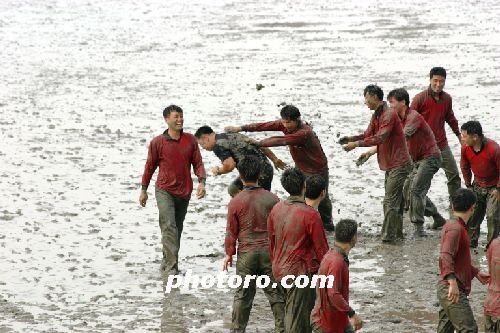 교관도 한번 당해봐라-갯벌 극기체험