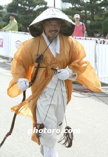 통일마라톤, 김사갓 마라톤 완주!