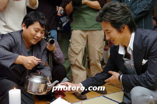 정준호, 술잔 가득 채워주세요