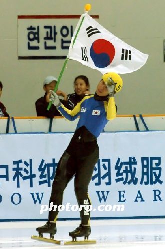 안현수, 오노를 제치고 당당히 1위에 올랐다