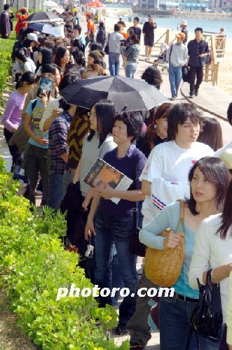 이병헌과 사토시를 보기 위해 일본과 한국에서 온 팬들