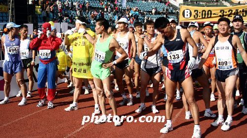 마라톤 출발전 몸풀기는 필수