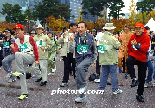 춤추는 시장과 국회위원들...