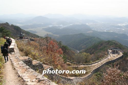 6 km의 성곽 산행지 탁트인 전망에 감탄사 연발-금성산성