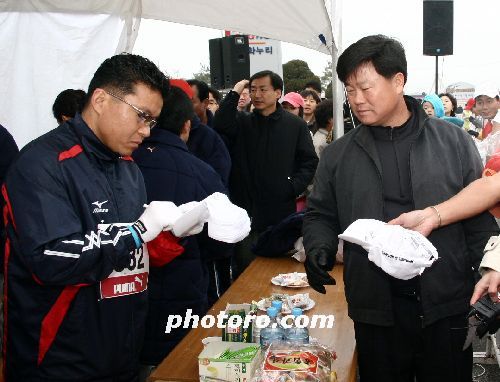 황영조감독 고 손기정 선수 배번호 382을 달고 완주!