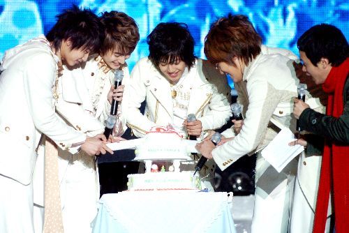 케잌을 자르는 SS501