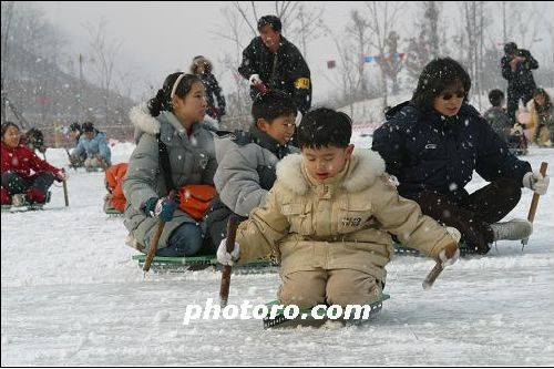 서울시내 눈썰매장 속속 개장