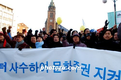 명동성당에서 시위하는 영화인들!