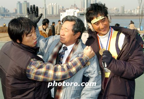 화기애애한 맨발의 기봉이 현장 공개 