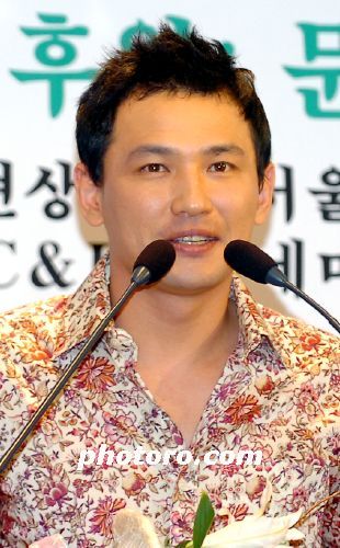 영화<너는 내운명>으로 최우수 남우상을 수상한 황정민