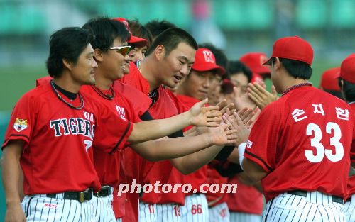 10승 달성의 김진우와 연타석 홈런의 손지환!