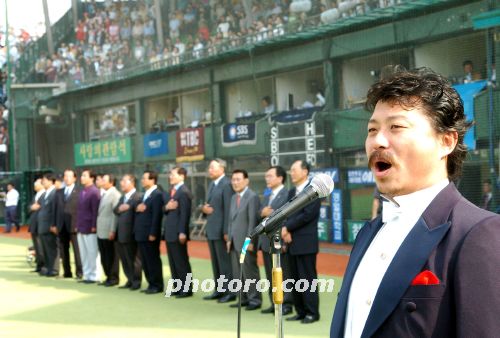 김동규, 한국시리즈 1차전 애국가 제창!