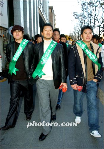 동대문 야구장 수호를 위한 선수들의 거리홍보!