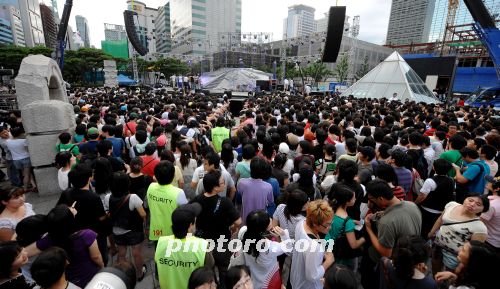 팬들 북새통, `문화 대통령` 서태지 빨리 보고싶어!