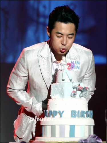 전진, 29번째 생일 맞아!