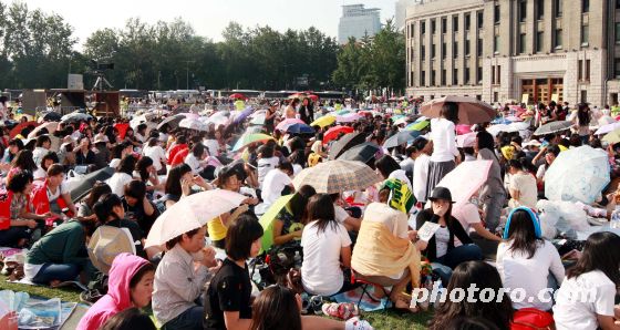 시청광장, `동방신기 팬들로 가득 진풍경`