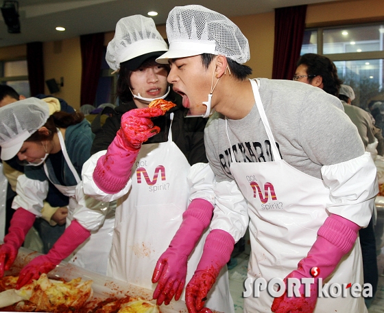 서인국, 김치 맛 좀 볼까