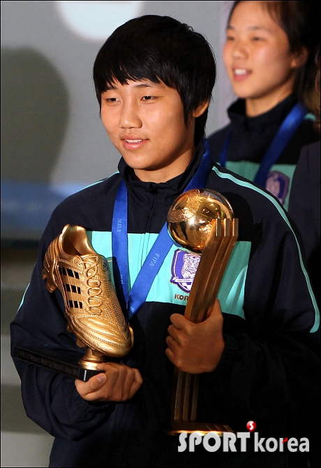 여민지, 많은 취재진들에 깜짝 놀라!