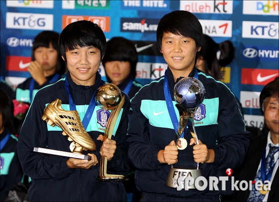 첫 우승 여자축구대표팀의 태극소녀들!