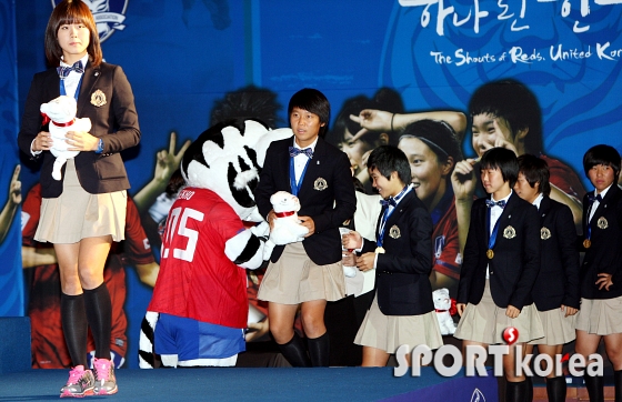 `U-17 여자 월드컵 대표팀`의 당당한 발걸음!