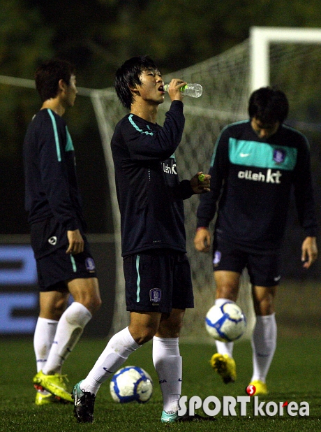 윤빛가람, `일단 목부터 축이고~`