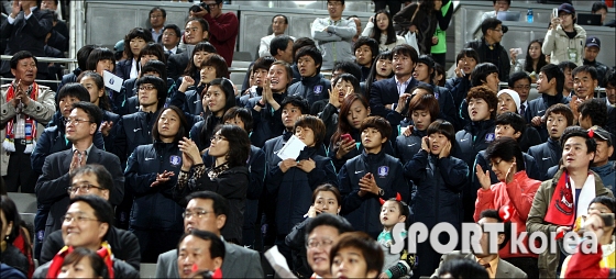 17세이하 여자축구대표팀, 한-일전 응원왔어요!