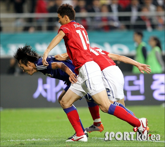 마에다, 한국 수비를 뚫기가 쉽질 않아!