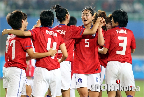 [광저우]동점골에 환호하는 여자축구대표팀!