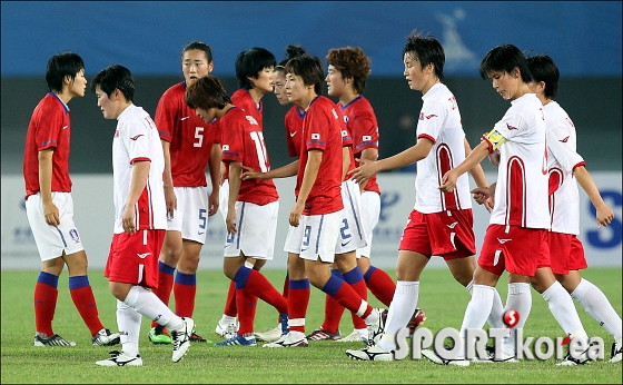 [광저우]한국여자축구, 체력열세로 연장끝에 북한에 패배!