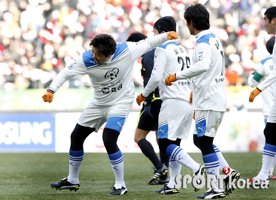 `추가골` 양준혁, `축구장에서도 통했다!`