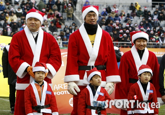 양준혁-여민지, `축구 산타 변신`