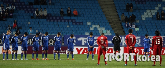 AFC 축구 대지진참사 추모 묵면