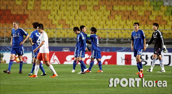 수원, 마토-최성국의 골로 강원에 2-0 승리!