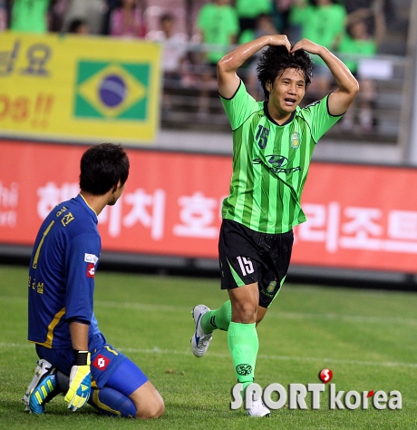 김동찬, 골 세레모니는 사랑의 하트!!