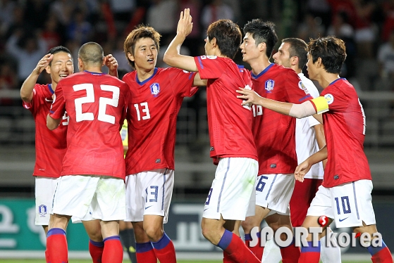 한국 3-0 으로 앞서가고