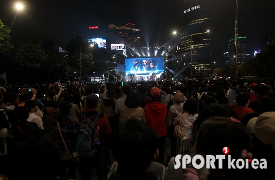 가수 비, `영동대로 속 화려한 콘서트`