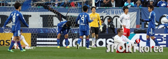 수원, 부산에 힘겨운 1-0 승리!!