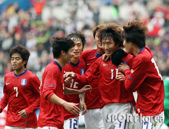 한국 축구 7회 연속 올림픽 무대 파란불