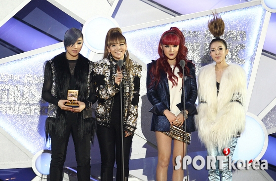 2NE1, `톱10상 수상 영예`