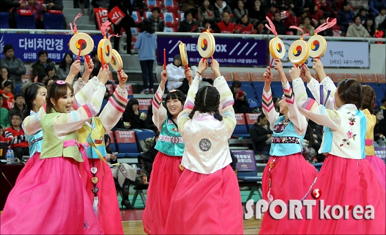 한복입고 신나게 응원해요!