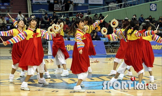 한복입고 신명나게 놀아볼까!