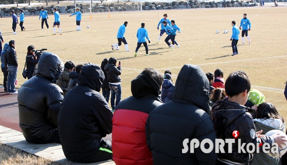 영하의 날씨에도 대표팀에 쏠린 지역 주민들!!