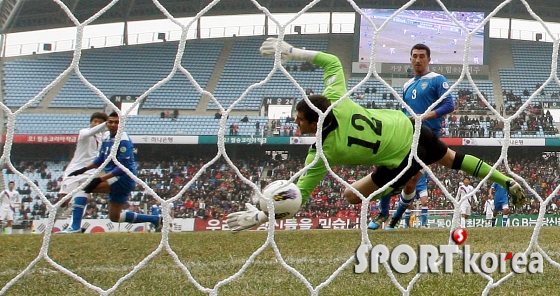 오만의 골문을 뚫는 이동국의 선취골!!