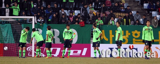 전북현대, 전반에만 두 골 허용