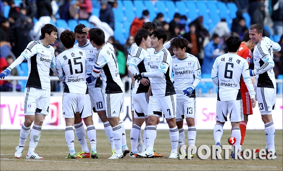 수원, 인천에 2-0 완승!