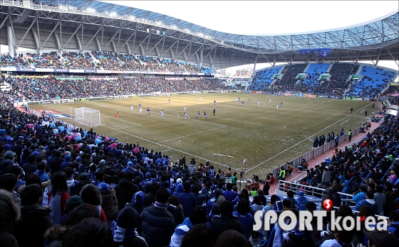 축구 열기로 가득한 `인천축구전용구장`