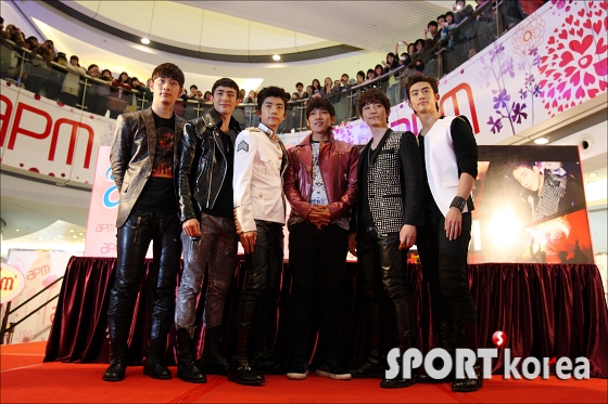 2PM, 아시아 투어 `홍콩공연`