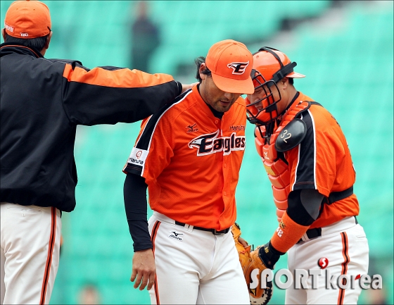 호된 신고식 치르는 박찬호!