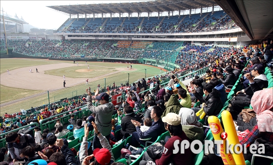 `프로야구 봄` 시범경기부터 관중흥행몰이!